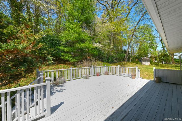 15 Mariners Court, Centerport, NY 11721