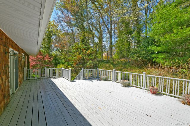 15 Mariners Court, Centerport, NY 11721