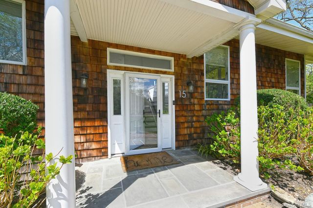 15 Mariners Court, Centerport, NY 11721