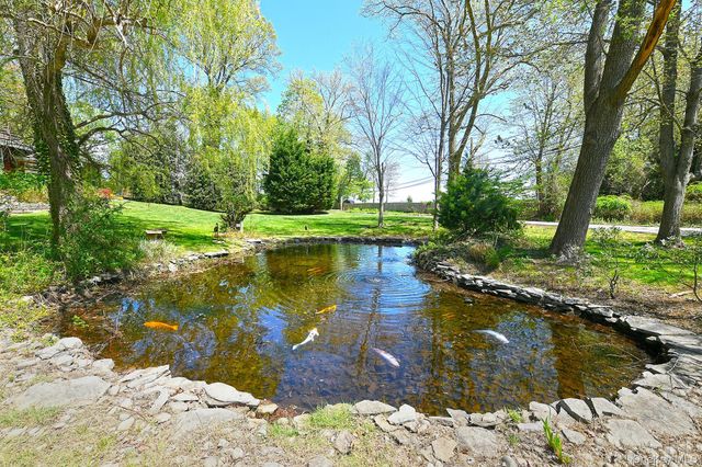 15 Mariners Court, Centerport, NY 11721