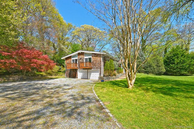 15 Mariners Court, Centerport, NY 11721