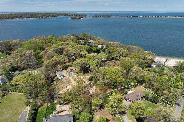 15 Mariners Court, Centerport, NY 11721