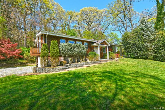 15 Mariners Court, Centerport, NY 11721