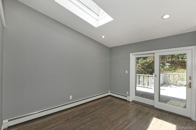 15 Mariners Court, Centerport, NY 11721