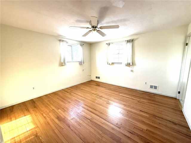 1449 Park View Dr, Mccandless, PA 15101