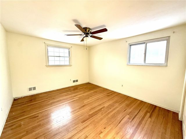 1449 Park View Dr, Mccandless, PA 15101