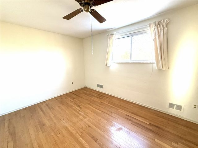 1449 Park View Dr, Mccandless, PA 15101