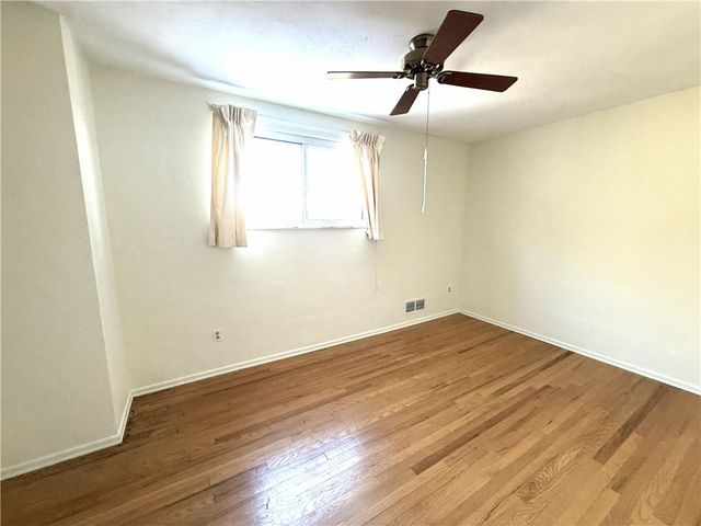 1449 Park View Dr, Mccandless, PA 15101