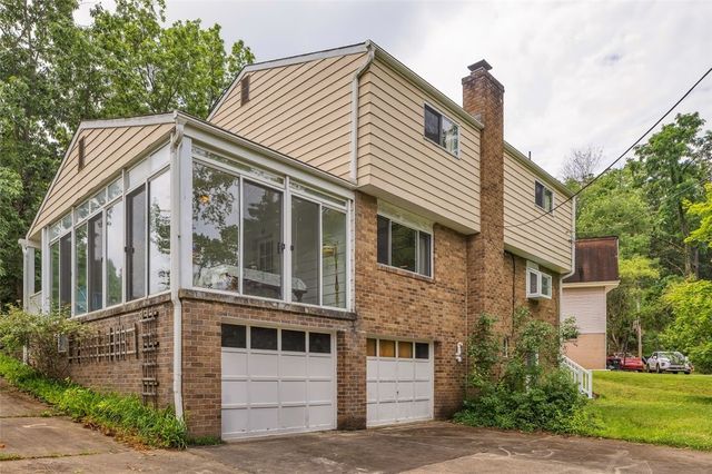 1449 Park View Dr, Mccandless, PA 15101