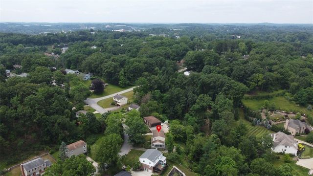 1449 Park View Dr, Mccandless, PA 15101