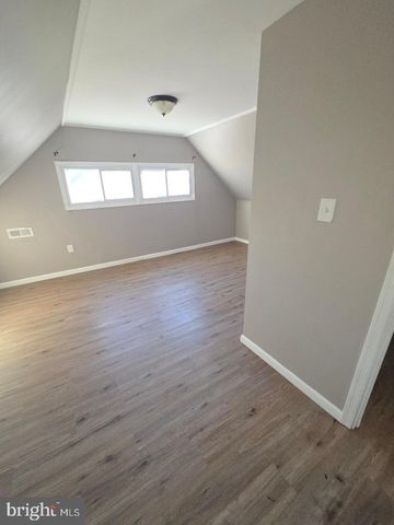 42 INDIAN RED RD, Levittown, PA 19057