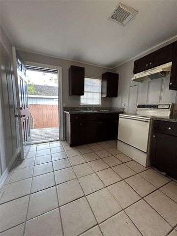301 W Austin Avenue, Pasadena, TX 77502