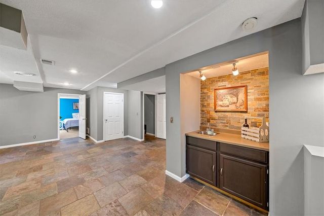 32210 W 91 Street, De Soto, KS 66018