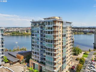 1920 S RIVER Dr 1204, Portland, OR 97201