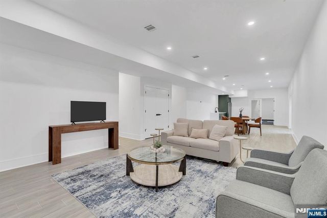 32 Townsend Drive, Madison Borough, NJ 07932