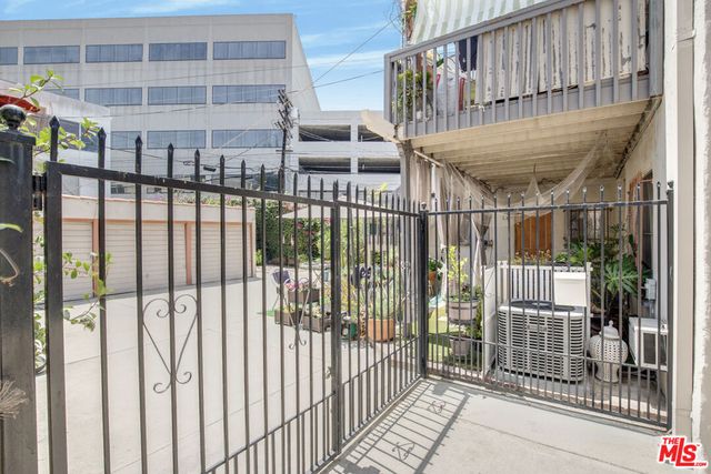 6626 W 6th Street, Los Angeles, CA 90048