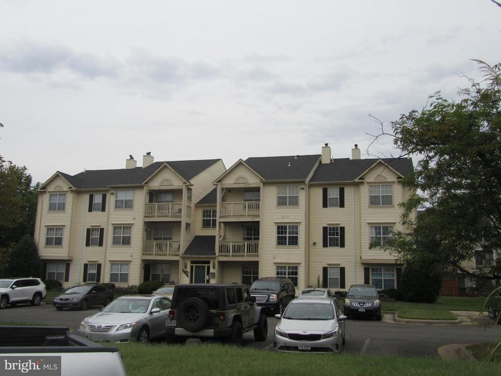 11006 KOMAN CIR #104, Manassas, VA 20109