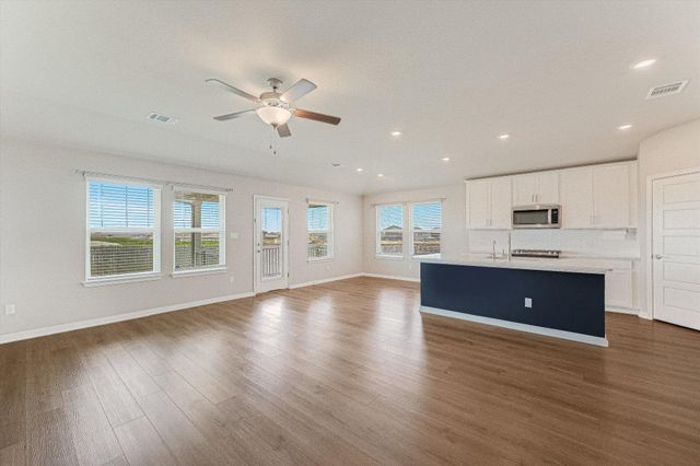 632 Wild Spur LN, Liberty Hill, TX 78642
