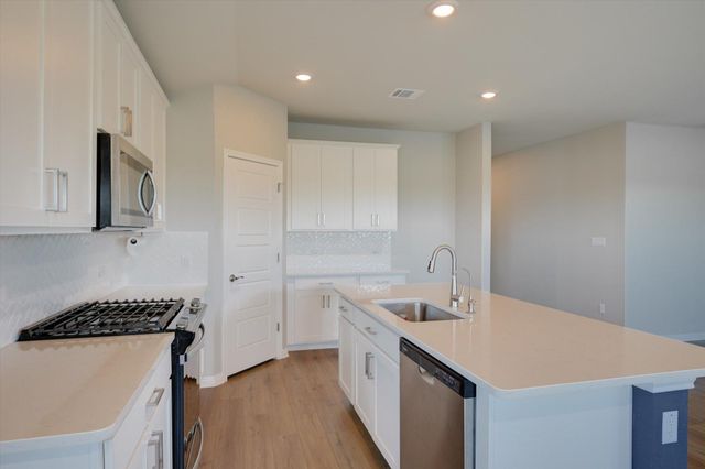 632 Wild Spur LN, Liberty Hill, TX 78642