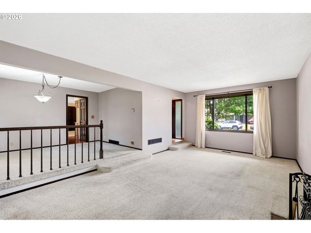 330 Ne 17TH Ave, Hillsboro, OR 97124