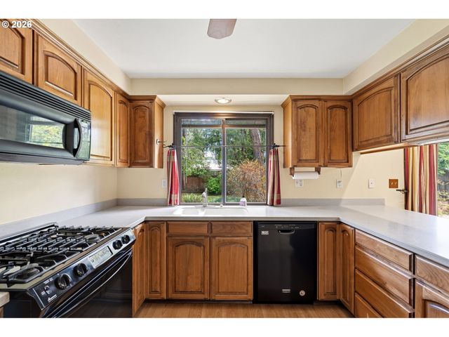 330 Ne 17TH Ave, Hillsboro, OR 97124