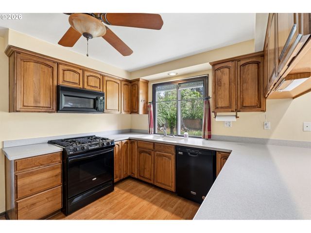 330 Ne 17TH Ave, Hillsboro, OR 97124