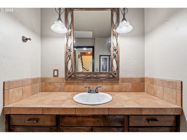 330 Ne 17TH Ave, Hillsboro, OR 97124
