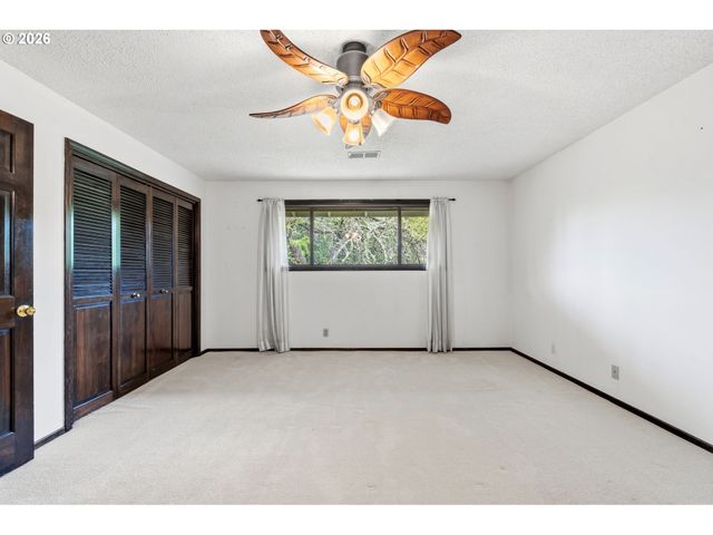 330 Ne 17TH Ave, Hillsboro, OR 97124