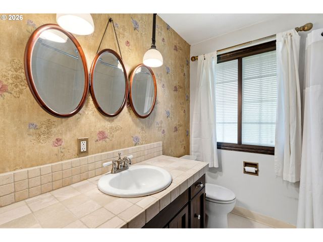 330 Ne 17TH Ave, Hillsboro, OR 97124