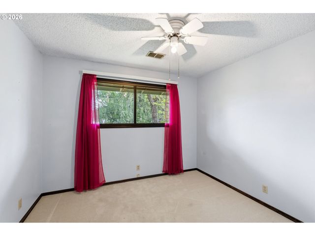 330 Ne 17TH Ave, Hillsboro, OR 97124