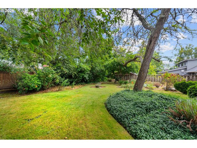 330 Ne 17TH Ave, Hillsboro, OR 97124
