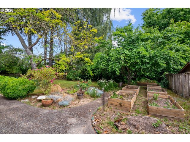 330 Ne 17TH Ave, Hillsboro, OR 97124
