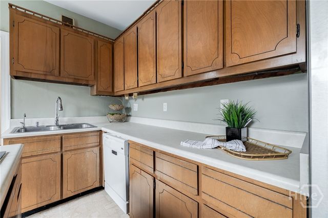 51 Travis Street, Savannah, GA 31406