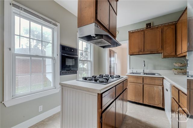 51 Travis Street, Savannah, GA 31406