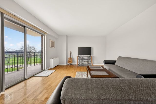 7141 N Kedzie Avenue 403, Chicago, IL 60645