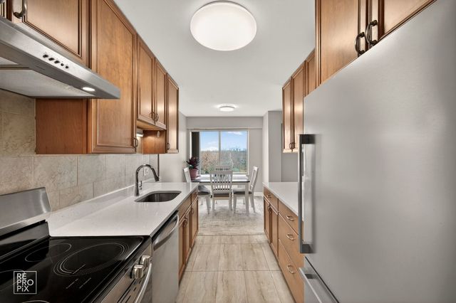 7141 N Kedzie Avenue 403, Chicago, IL 60645