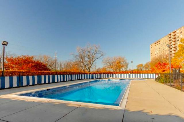 7141 N Kedzie Avenue 403, Chicago, IL 60645