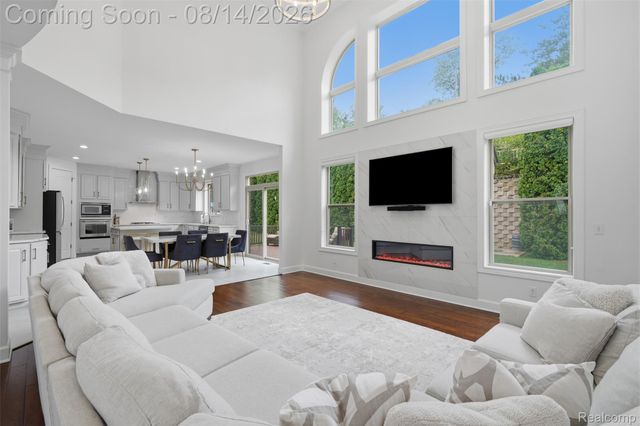 1779 Kinghill Drive, Commerce Charter Township, MI 48382