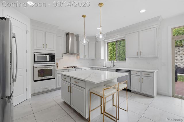 1779 Kinghill Drive, Commerce Charter Township, MI 48382