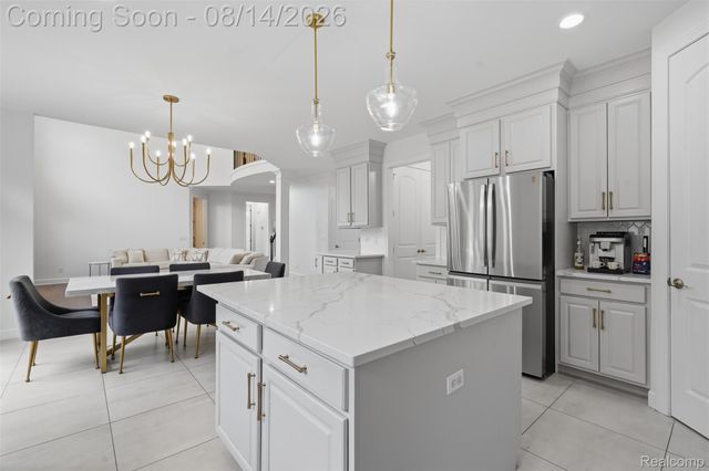 1779 Kinghill Drive, Commerce Charter Township, MI 48382