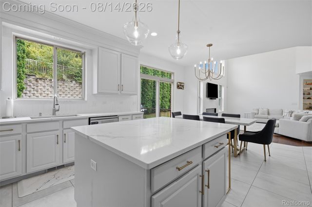 1779 Kinghill Drive, Commerce Charter Township, MI 48382
