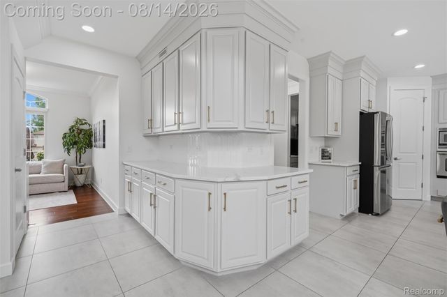 1779 Kinghill Drive, Commerce Charter Township, MI 48382
