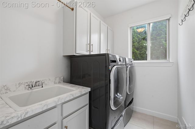 1779 Kinghill Drive, Commerce Charter Township, MI 48382