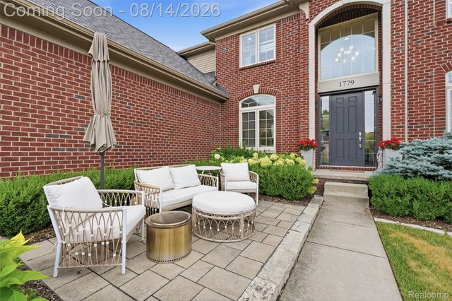 1779 Kinghill Drive, Commerce Charter Township, MI 48382
