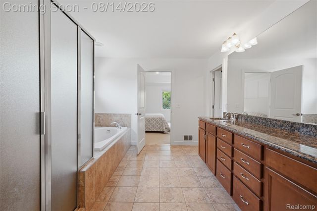 1779 Kinghill Drive, Commerce Charter Township, MI 48382
