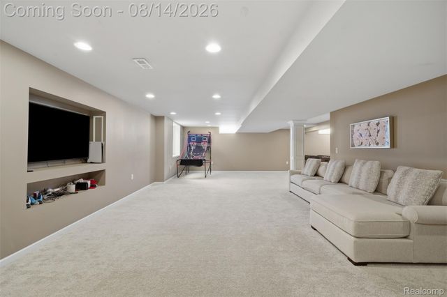 1779 Kinghill Drive, Commerce Charter Township, MI 48382