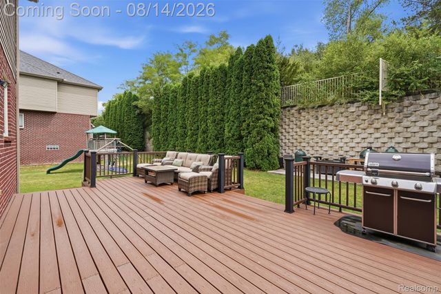 1779 Kinghill Drive, Commerce Charter Township, MI 48382