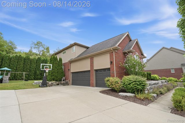 1779 Kinghill Drive, Commerce Charter Township, MI 48382