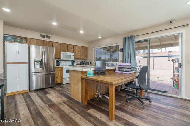 2602 E GROVERS Avenue, Phoenix, AZ 85032