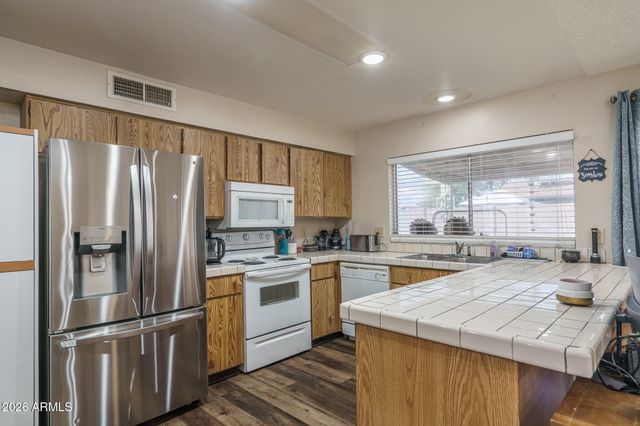 2602 E GROVERS Avenue, Phoenix, AZ 85032